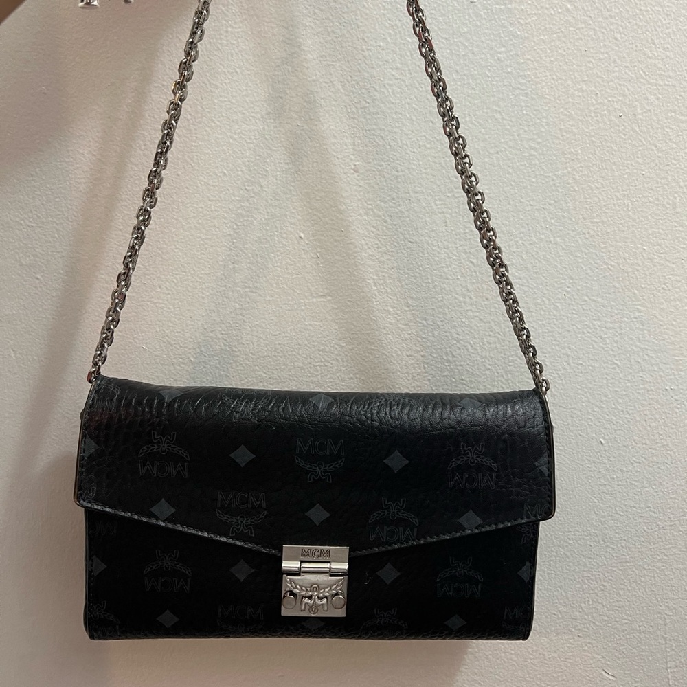 Black MCM Patricia Visetos Wallet-On-Chain purse